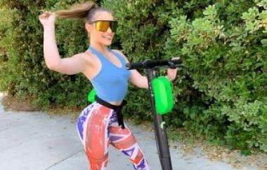 Kenzie Madison - Scoot That Booty Over Here