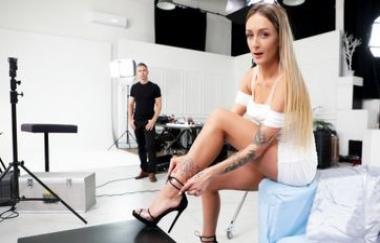 Elena Lux - The Foot Maniac Photographer - Footsiebabes